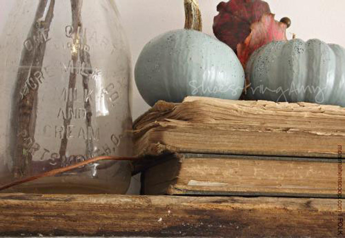 Shoestring Amy's Thanksgiving Fall mantle using items from around her own to create a one-of-a-kind mantle. #Fall #paintedpumpkins #glam #glitterpumpkin #thanksgiving #bluepumpkin #freecycle #upcycle #manteldecor #falldecor #homedecor #recycle #decoratingfortheseasons #fireplace #palletdecor #palletideas 