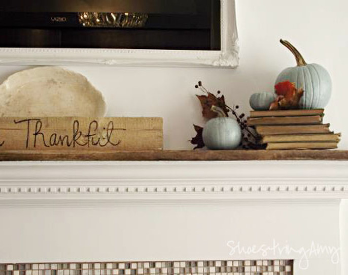 Shoestring Amy's Thanksgiving Fall mantle using items from around her own to create a one-of-a-kind mantle. #Fall #paintedpumpkins #glam #glitterpumpkin #thanksgiving #bluepumpkin #freecycle #upcycle #manteldecor #falldecor #homedecor #recycle #decoratingfortheseasons #fireplace #palletdecor #palletideas 